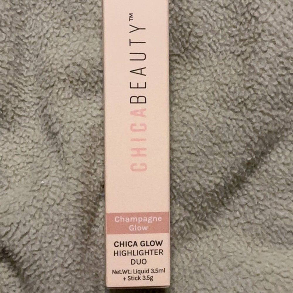 Chica Glow Highlighter Duo - Champagne